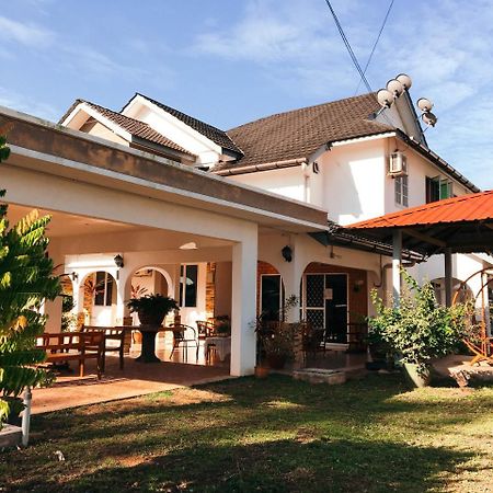 Sura Inn Dungun Kültér fotó