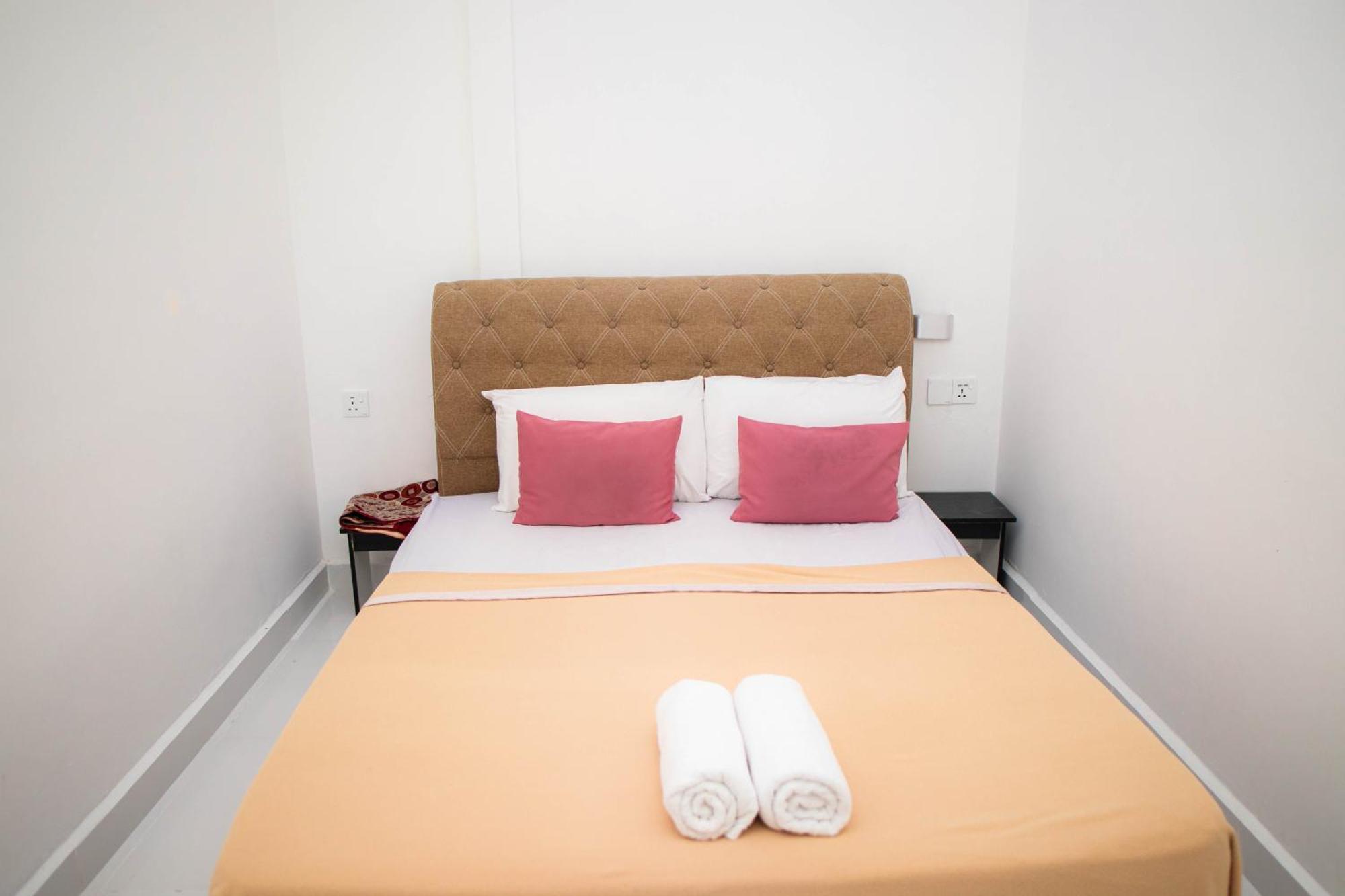 Sura Inn Dungun Kültér fotó