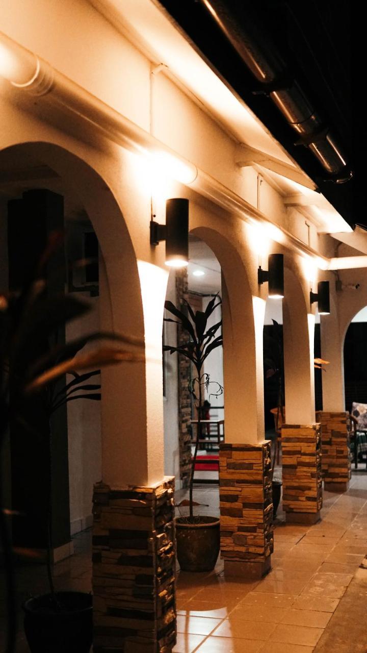 Sura Inn Dungun Kültér fotó